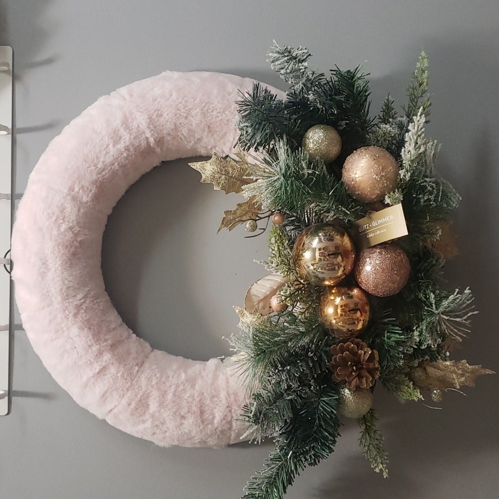 Glitz & Glimmer NWT Pink Plush Wreath with Rose Gold Bulbs, Flocked